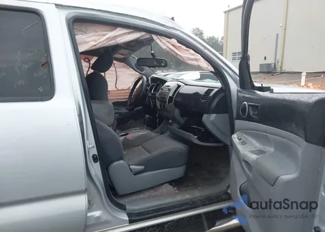 2009 Toyota Tacoma Base V6 z USA, uszkodzony, nr VIN 3TMLU42N09M027114